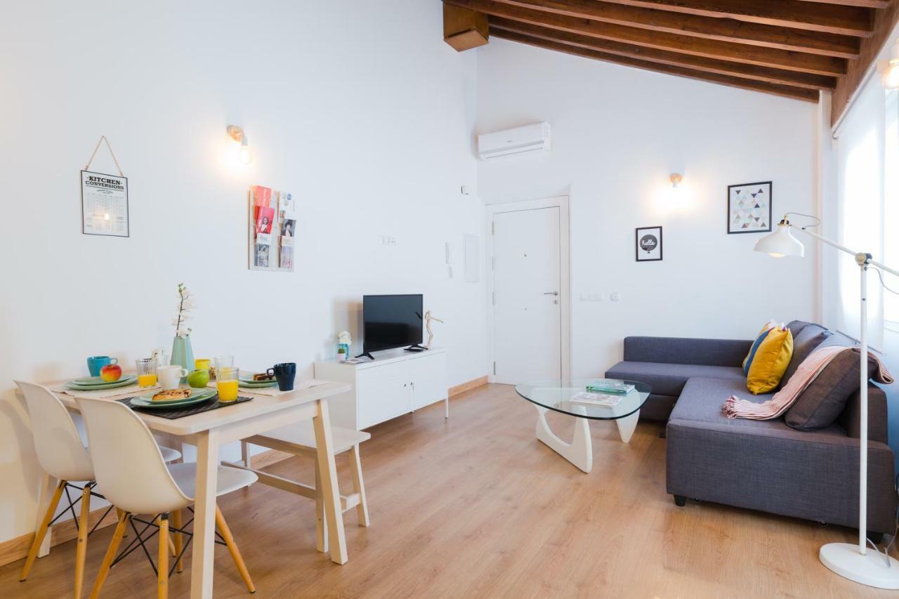 شقة Hola Malaga Centro المظهر الخارجي الصورة
